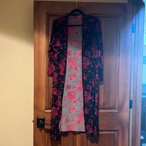 Red and black floral cardigan Torrid. Size 1.